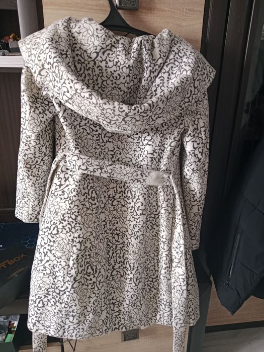 Отдам пальто с башлыком