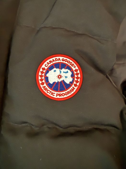 Стилни елеци CANADA GOOSE