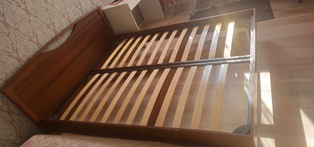 Двухспальная б/у кровать