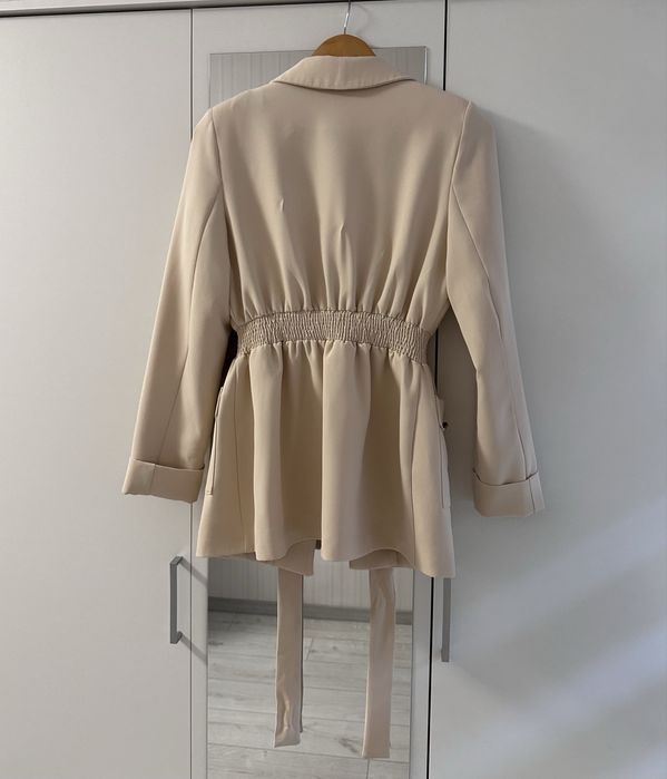 Елегантно дамско сако в бежово – S/M размер