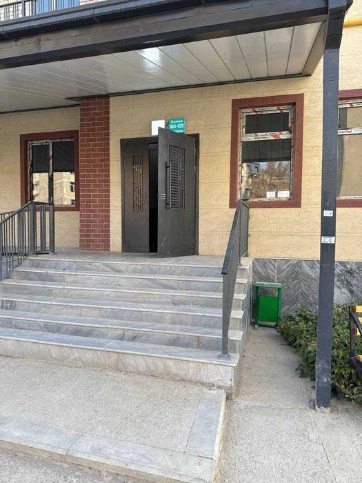 Dom 3 xonali srochna sotiladi