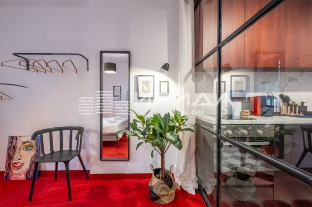 Продава се Двустаен апартамент в София, Център - 45 кв.м за 2108 €/кв.м - Снимка #3