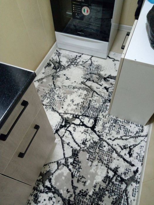 Oqiydigan va ishlaydigan qizlarga kvartira bor