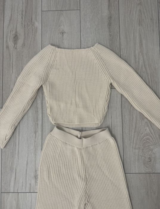 Set tricotat bej – mărime standard (S-M)