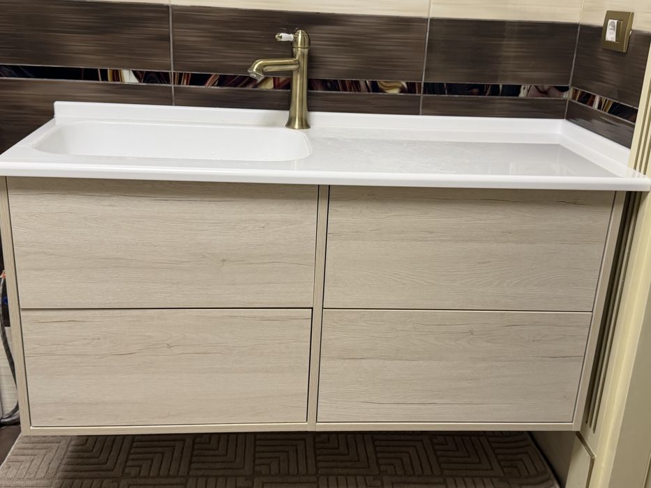 Продам раковину с тумбой