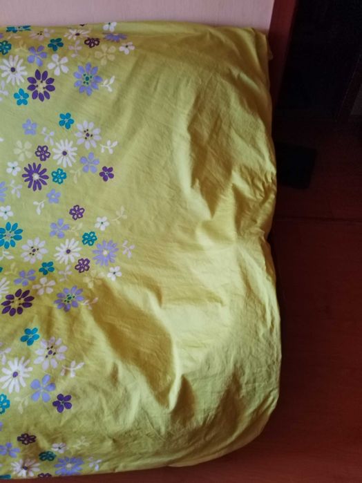 Fata de plapumă, verde cu flori, dimensiuni: 150/220 cm Folosita o dat