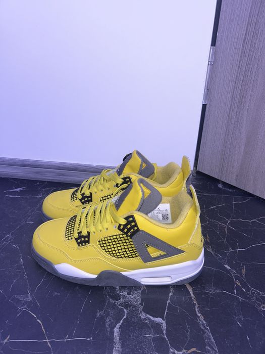 Air Jordan 4 Retro Lighting 2021