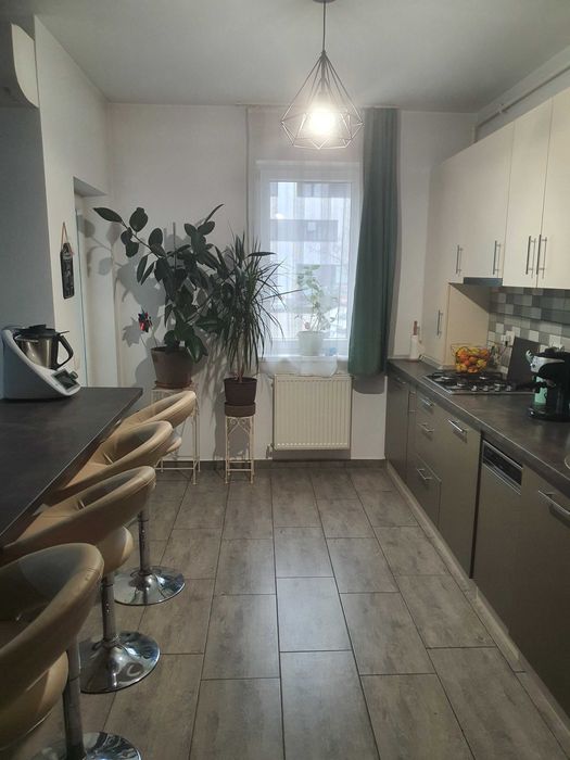 Apartament 3 camere spațios, ideal pentru familie, cu parcare inclusă