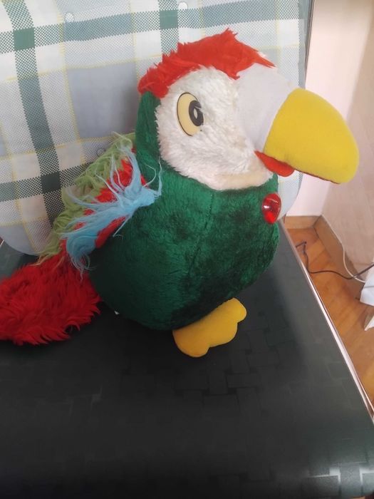 Голям плюшен папагал