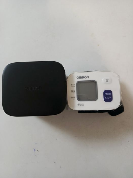 Продам тонометр Omron