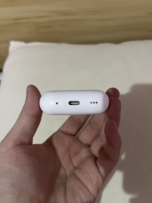 Airpods pro 2 продаеться