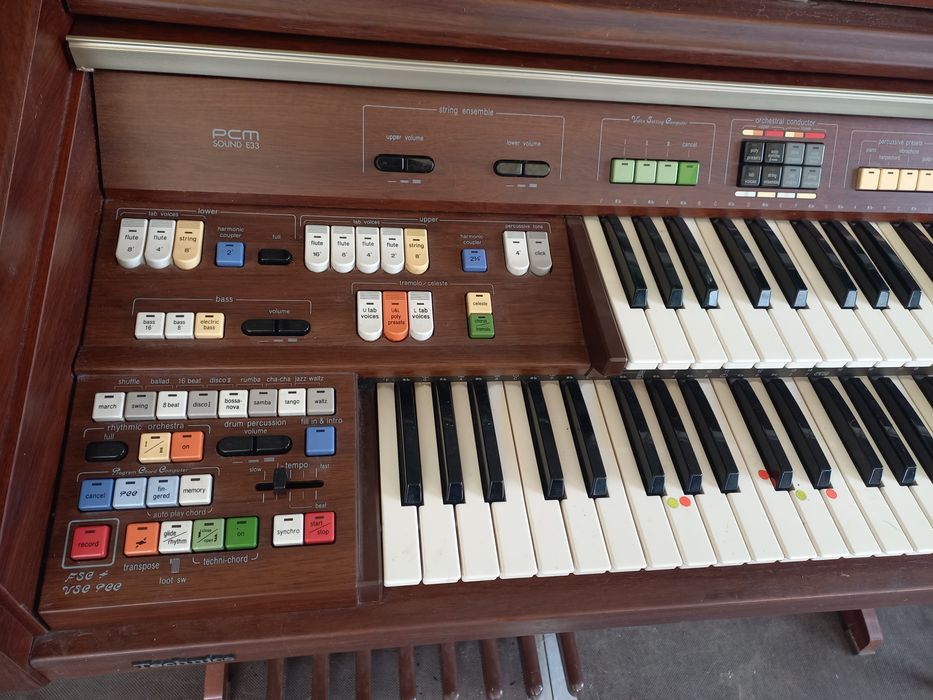Vând orga pcm sound 33 E
