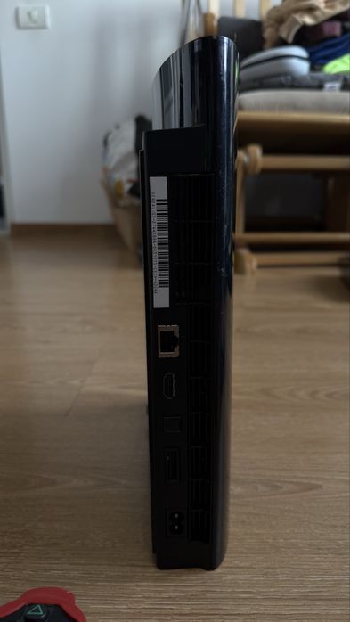 Playstation 3 (PS3) Super Slim, perfect functional! + 2 MANETE + Joc!
