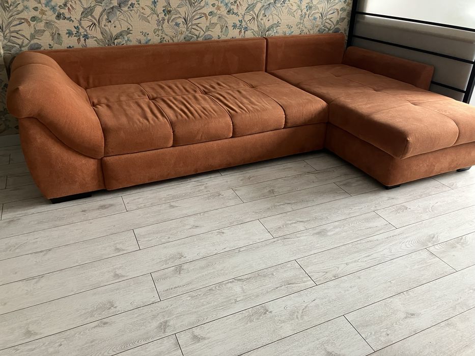 Продам диван темно-оранжевого  цвета