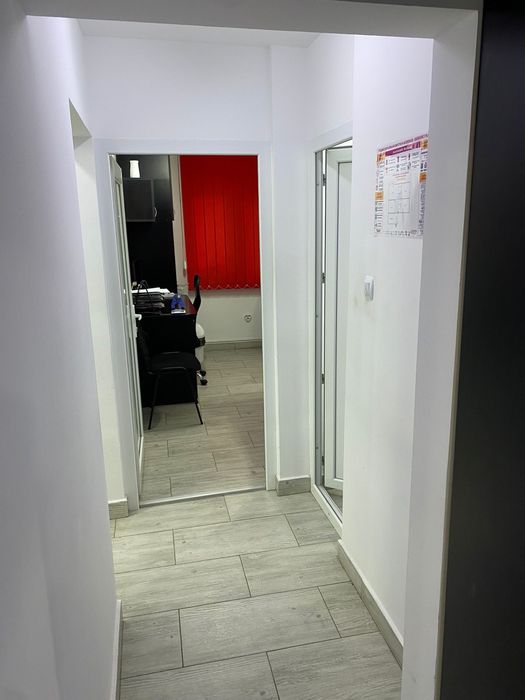 De vanzare apartament 4 camere parter, folosinta birouri