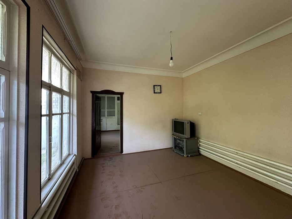 Хасанбой шахар тарафда 7 сотих ховли ер хисобида