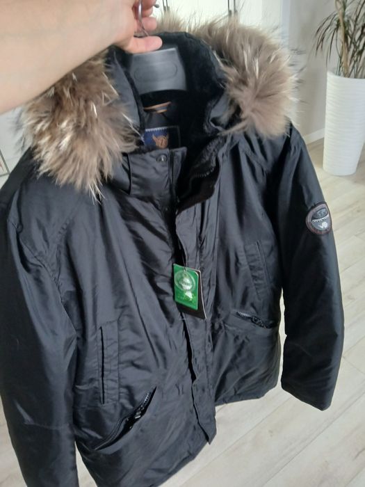 Продам новую куртку.