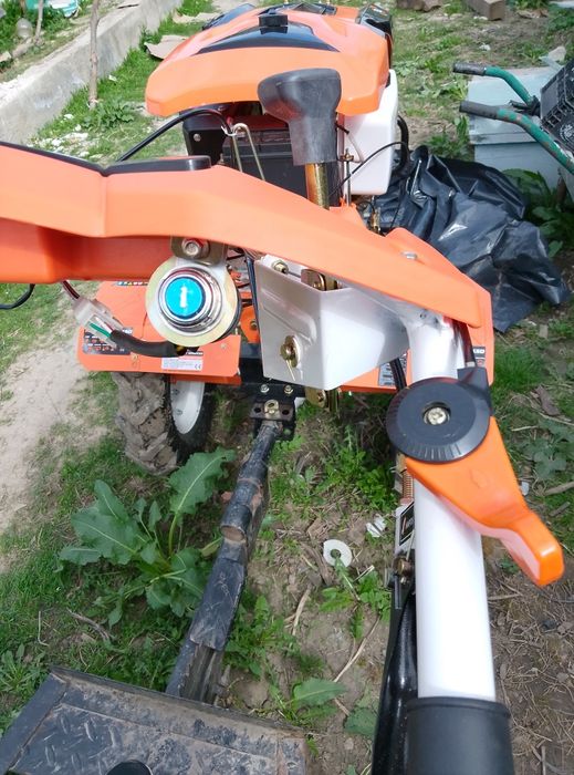 Motocultor Ruris nou neutilizat 11 cai putere rodajul nefăcut cu toate agregatele