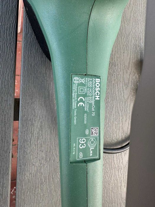 Foarfecă electrică gard viu Bosch AdvancedHedgeCut 70 – NOUĂ