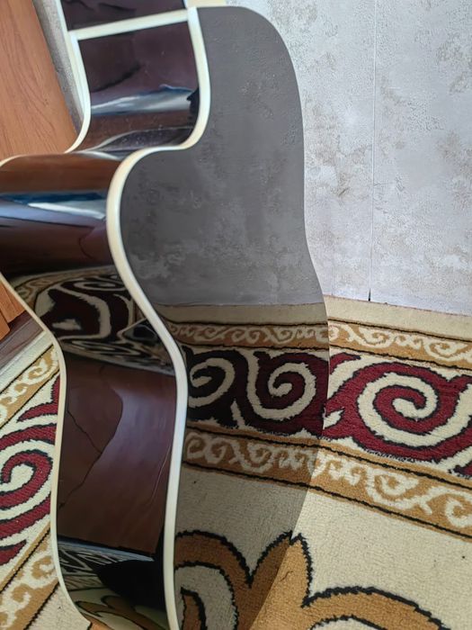 Продаю гитару Adagio