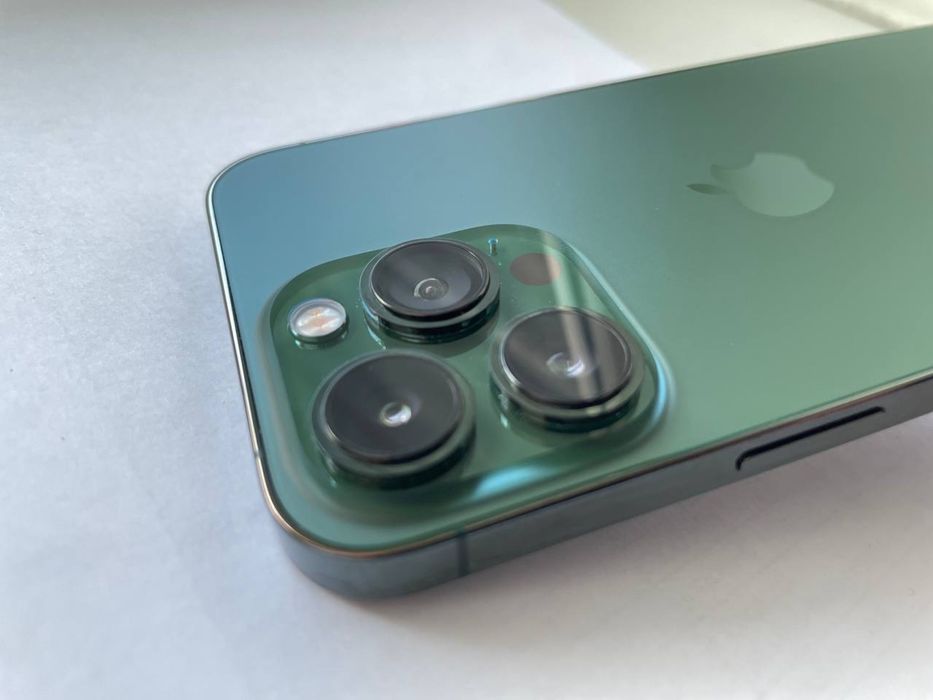 iPhone 13 pro green