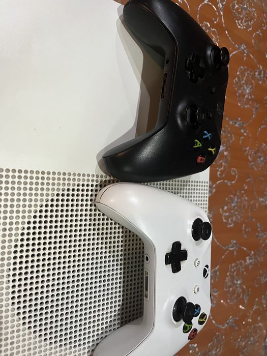 Xbox one s + 2 manete
