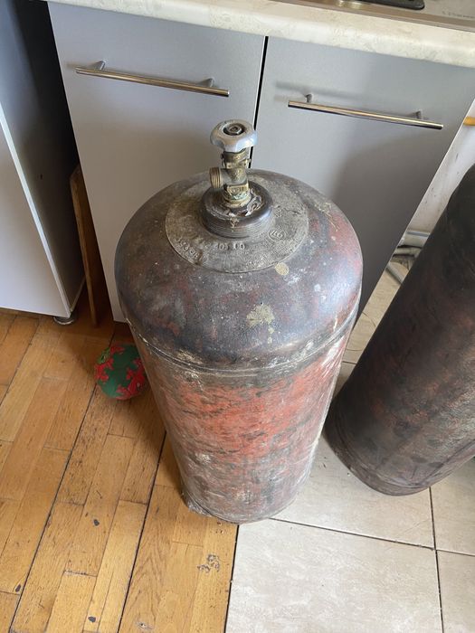 Продам газовый балон большой