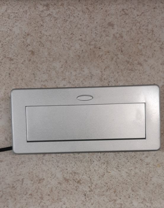 Падащ панел контакти