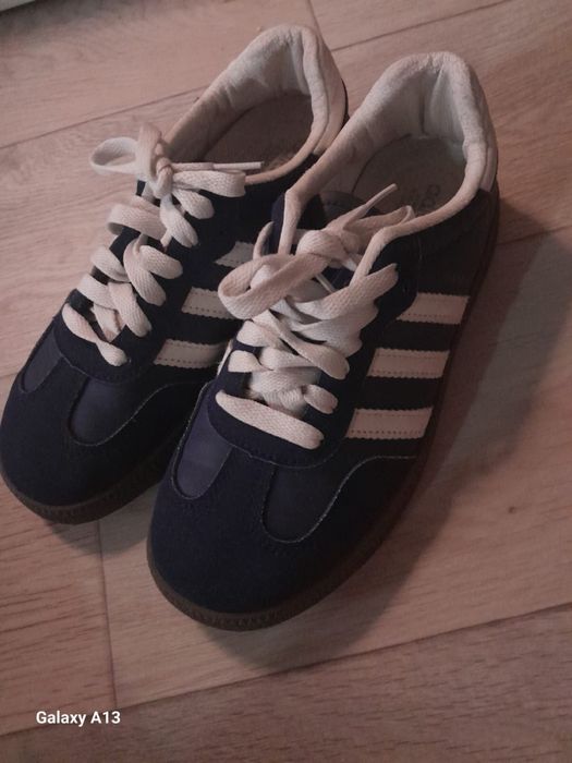 Детские кроссовки