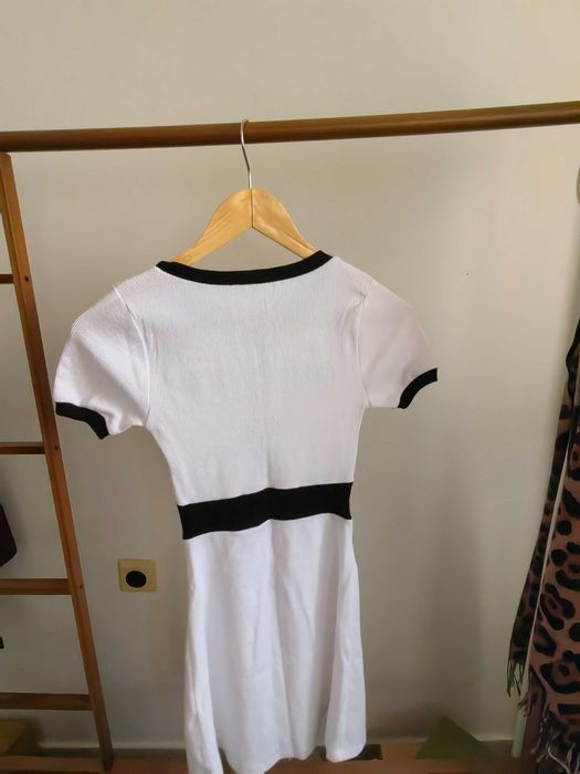 Бяла елегантна рокля