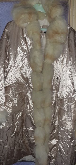 Ново дълго палто от естествен косъм и плат.