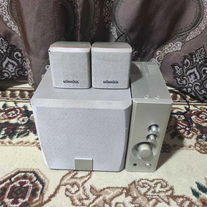 Компьютер игровой монитором .