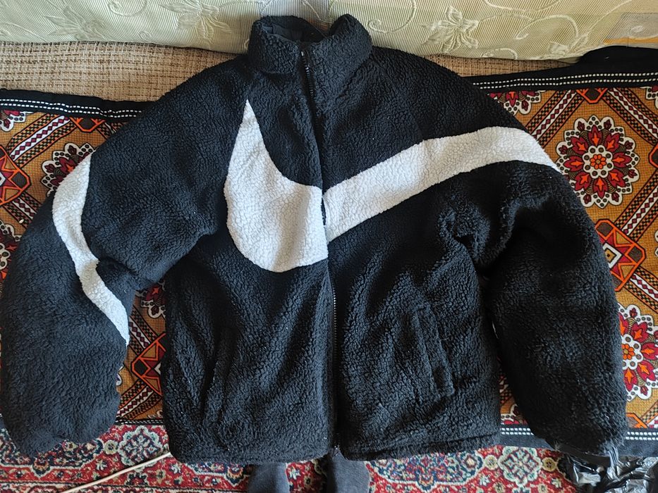 Продам куртка nike