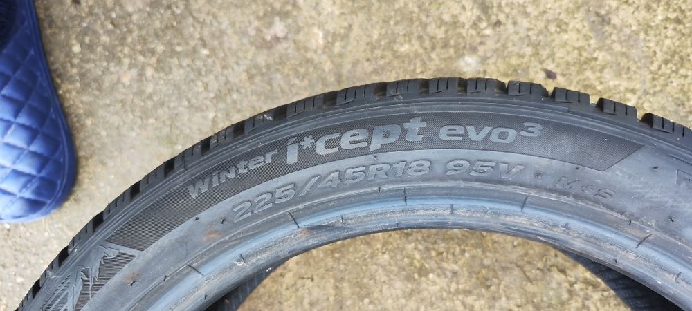 Vând 2 cauciucuri Continental 235 45  R18 , 225 45 R18