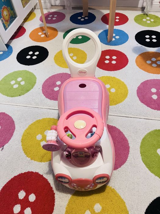 Masinuta Disney cu sunete si lumini premergator