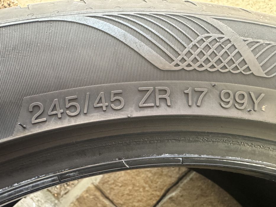 Автомобилни гуми 245 45 17 Vredestein