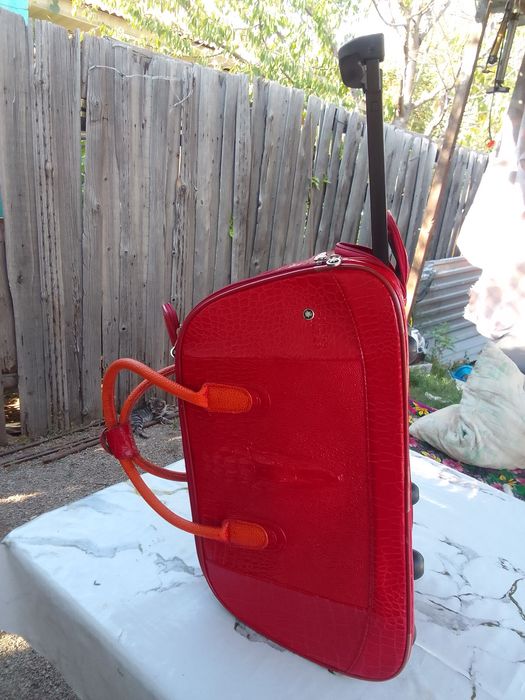 Сумка на колесиках