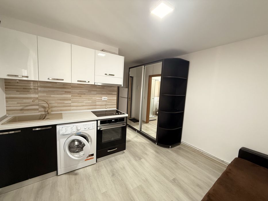 Garsoniera, Poitiers, 240e