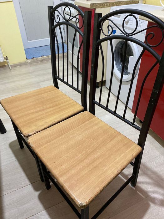 Кухонный стол со стульями