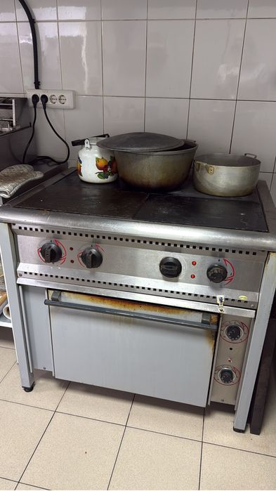 Продам электро плиту с духовым шкафом