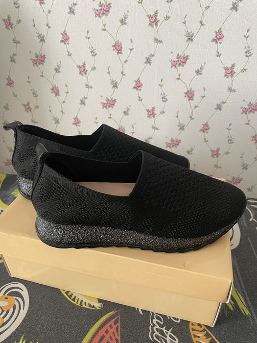 Продам женскую обувь