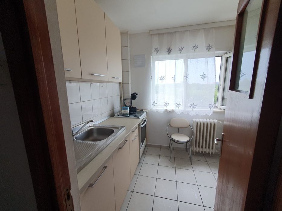 Inchiriez garsoniera confort 1 Tineretului decomandată spatioasa etaj 6/10 întrare din bulevard vedere spre parc parcare in fatata blocului