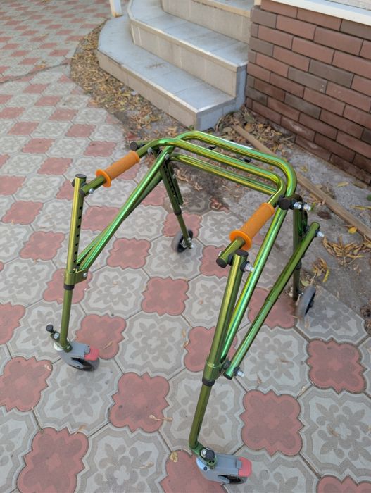 Отдам инвалидную коляску