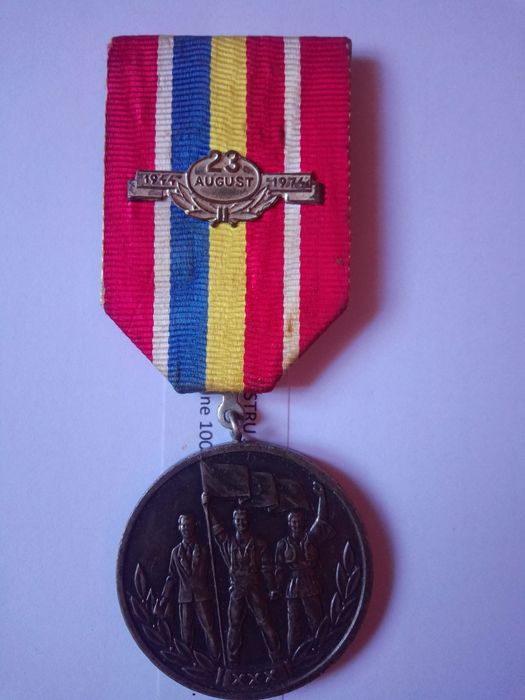 Insigne vechi de colecție