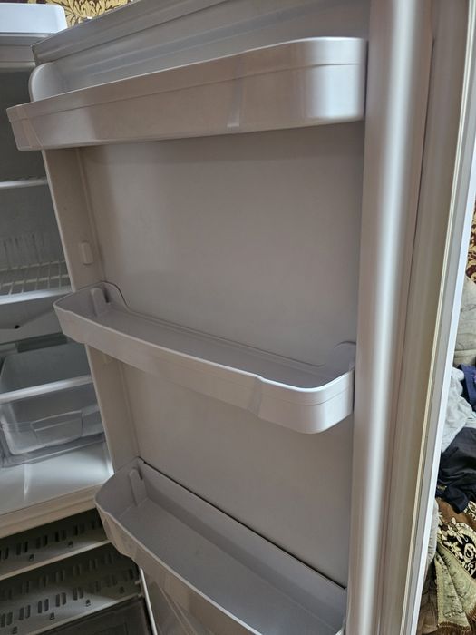 Продам холодильник indesit