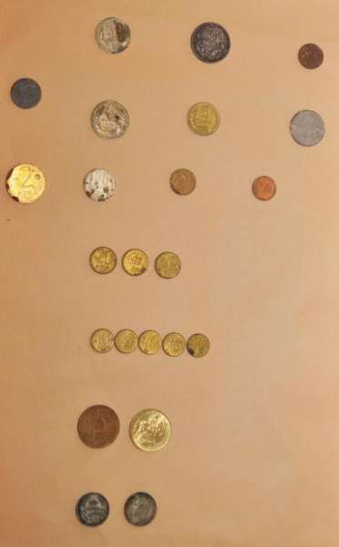 Продавам стари монети