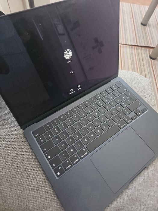 Macbook m2 a2681 Defect