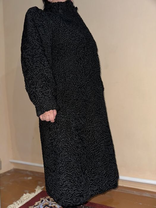 Qorakul terili palto