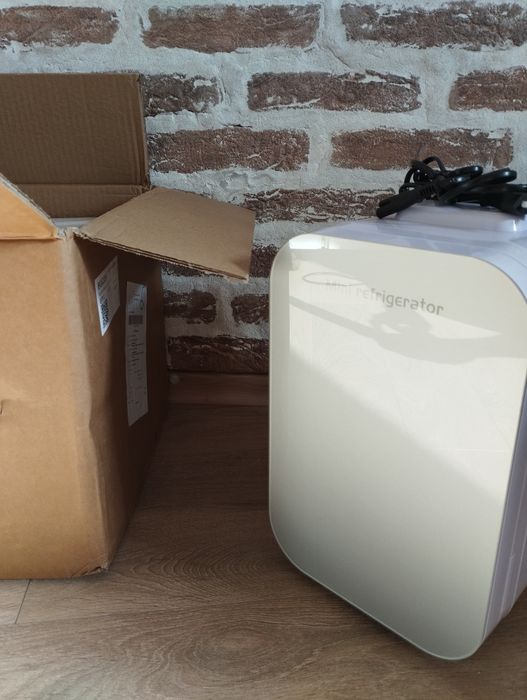 Мини хладилник за козметика или за пътуване/къмпинг