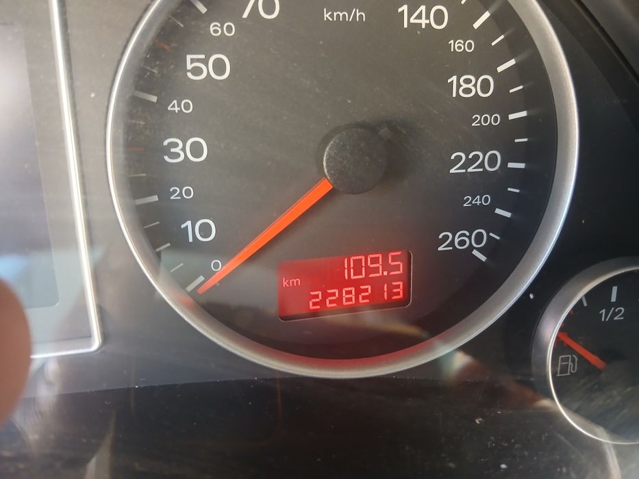 Vând mașină audi a4 1.6 benzina